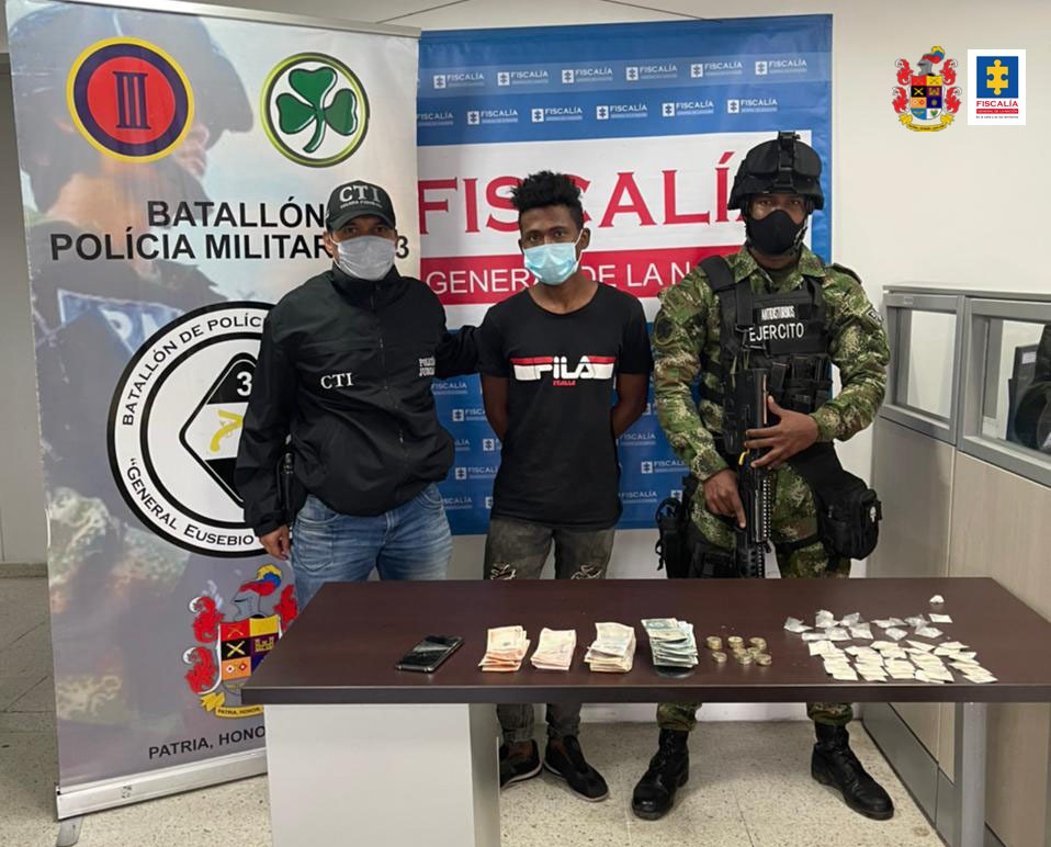 A la cárcel alias Chamo, quien presuntamente comercializaba estupefacientes en el barrio El Rodeo de Cali 33 A la cárcel alias Chamo, quien presuntamente comercializaba estupefacientes en el barrio El Rodeo de Cali - Noticias de Colombia