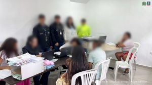 Uno de los espacios tuvo lugar en el Paseo Bolívar de Barranquilla, donde los agresores ofrecieron perdón público a sus víctimas como un acto simbólico de reconciliación y reconocimiento del daño causado.