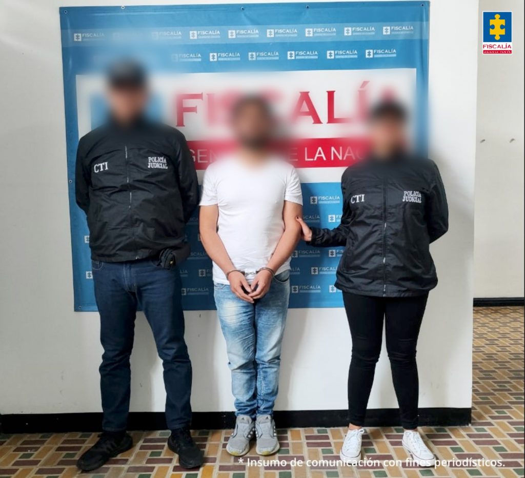 El judicializado se encuentra en custodia junto a dos servidores del Cuerpo Técnico de Investigación CTI Seccional Huila.