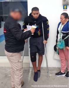 En la fotografía aparece el capturado junto a un servidor del CTI, quien realizó la captura