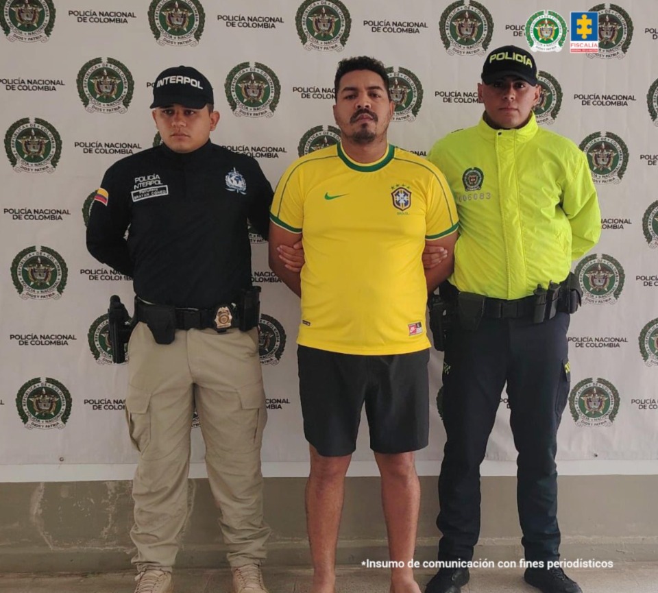 El hombre quien llegó deportado de Panamá  fue capturado por uniformados de la Policía Nacional en cumplimiento de una orden judicial.