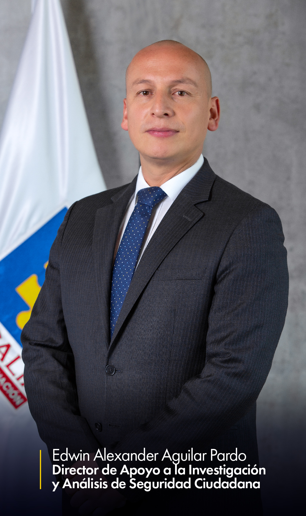 En la imagen aparece Edwin Alexander Aguilar Pardo, director de Apoyo a la Investigación y Análisis de Seguridad Ciudadana, en una imagen de medio cuerpo. Al fondo se ve parcialmente la bandera de la Fiscalía.