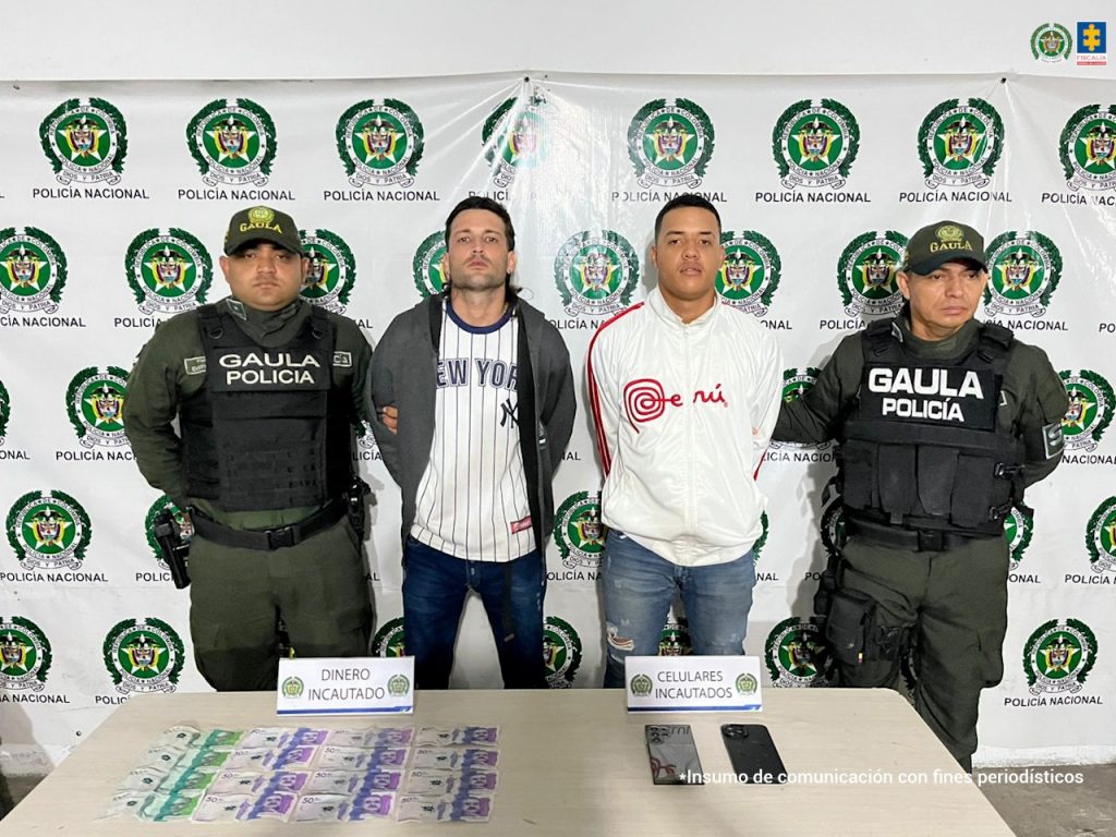 El pasado 15 de agosto, los procesados fueron capturados en flagrancia por la Policía Nacional a las afueras de un establecimiento público del municipio, cuando recibían 1 millón de pesos en efectivo, al parecer, producto de una exigencia económica ilícita.