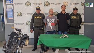 Fiscal Mancera, Fiscal Martha Mancera, Martha Mancera, Fiscalía General de la Nación Dos uniformados de la Policía Nacional custodian a los presuntos implicados en el crimen del joven de 18 años.