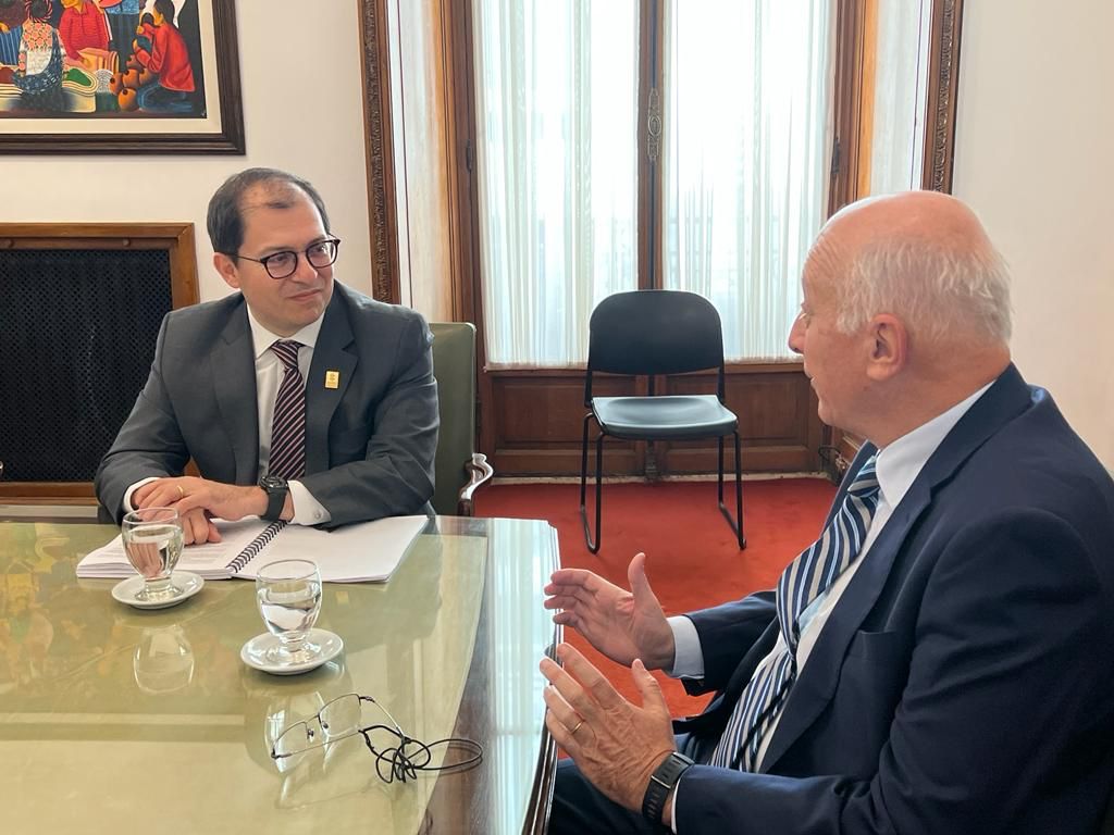 Fiscal General, Francisco Barbosa, se reúne con el Procurador General de  Argentina, Eduardo Casal, para fortalecer cooperación judicial | Fiscalía  General de la Nación