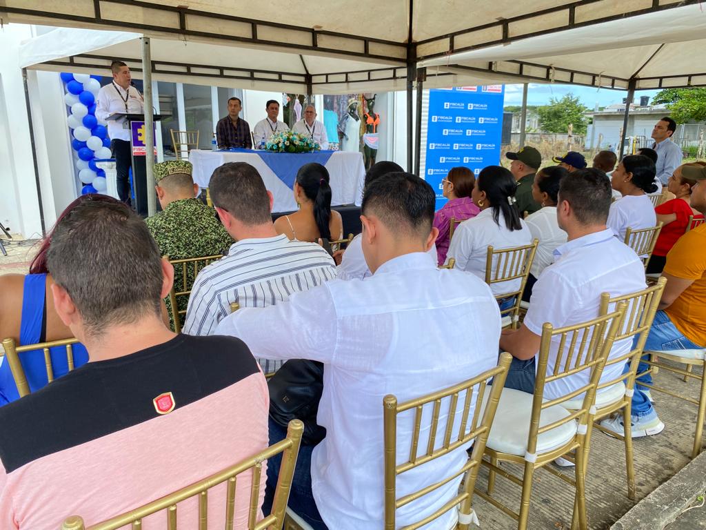 En las imágenes se ven funcionarios de la Fiscalía inaugurando el nuevo punto de atención