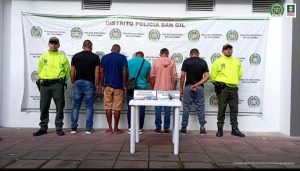 Fueron enviados a la cárcel Elkin Mejía, Ronald Cárdenas, Samuel Fandiño, Natividad Berrio y Jesús Gregorio Morales, tras ser imputados por hurto calificado y agravado.