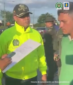 Fiscal Martha Mancera, Martha Mancera, Fiscal Mancera En la fotografía se aprecia a Harold Andrei Echeverry Orozco, en una vía pública. Frente a él hay uniformados de la Policía Nacional. Viste una camiseta verde de manga corta.