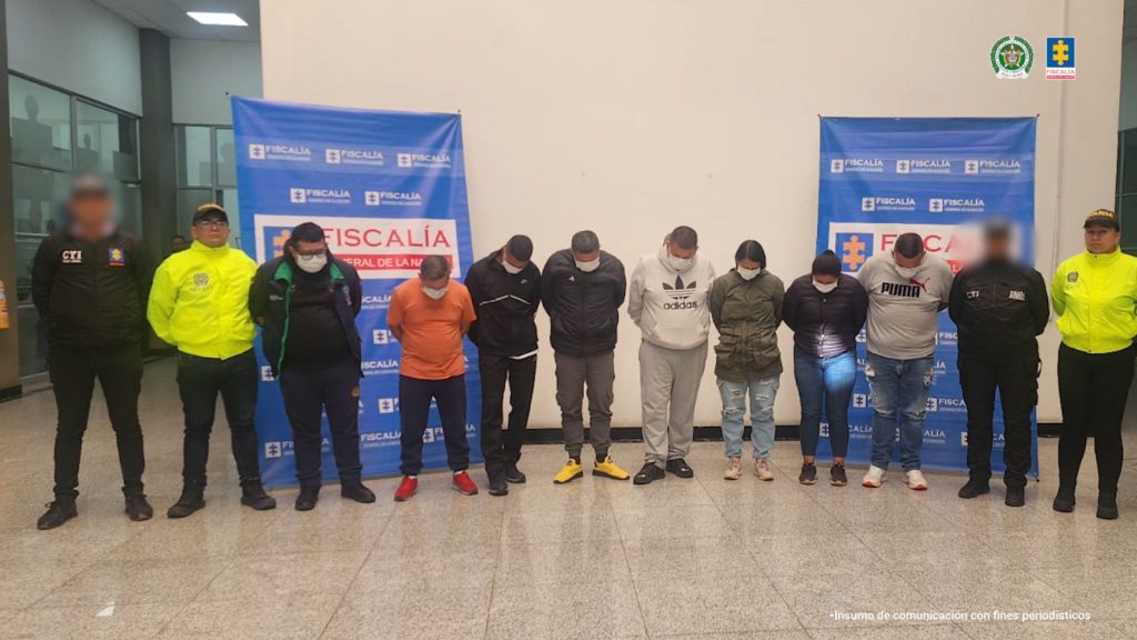 CTI y un uniformado de la Policía. 