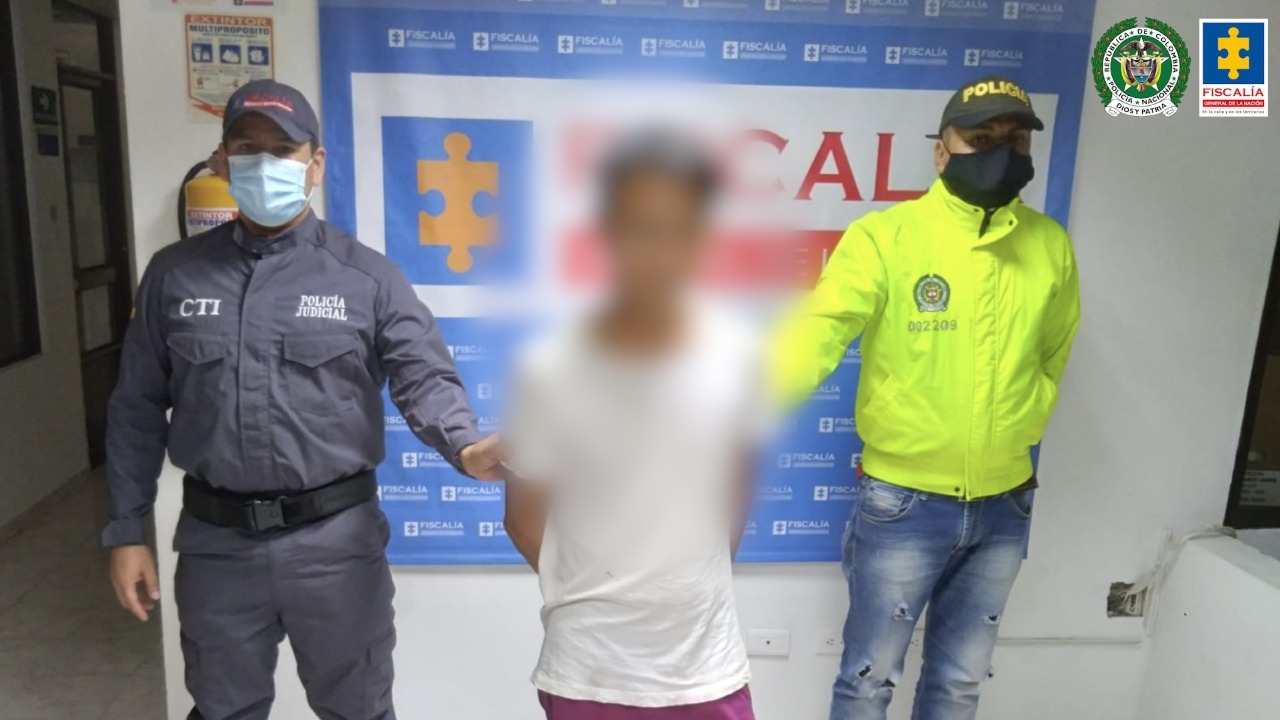 Detención en centro carcelario porque presuntamente habría sometido a conductas sexuales a su hijastra durante cinco años - Noticias de Colombia