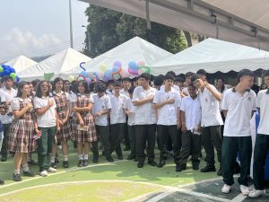 En las fotos se aprecian a los estudiantes asistiendo a la feria y siendo capacitados por funcionarios de la Fiscalía.
