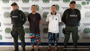 Martha Mancera, Fiscal Mancera, Fiscal Martha Mancera Se observan dos capturados de frente y a cada costado un uniformado de Policía Nacional. Atrás un pendón de Policía Nacional