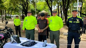 José Ignacio Holguín Escobar fue enviado a la cárcel tras aceptar cargos por los delitos de homicidio y hurto calificado, ambos agravados y porte ilegal de armas de fuego. 