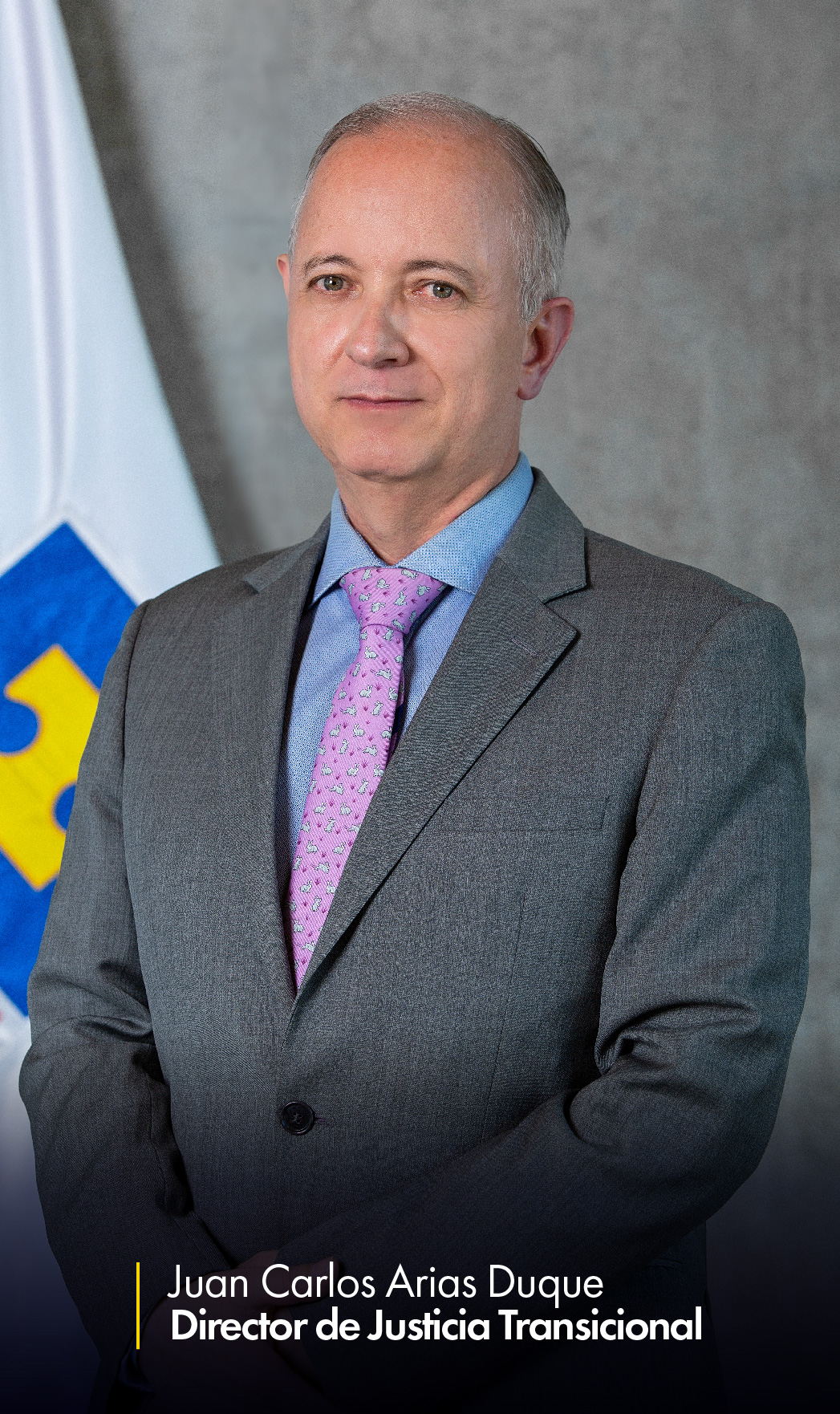 En la imagen aparece Juan Carlos Arias Duque, director de Justicia Transicional, en una imagen de medio cuerpo. Al fondo puede verse parcialmente una bandera de la Fiscalía.