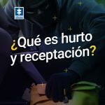 Pieza grafica que contiene los siguiente elementos: de fondo una fotografía de una persona encapuchada y gafas intentando hurto un bolso cafe por la ventana de un carro. En el medio de la imagen con letras blancas se puede leer: "qué es hurto y receptación?, en la parte superior derecha se encuentra el logo de la Fiscalia en azul y blanco
