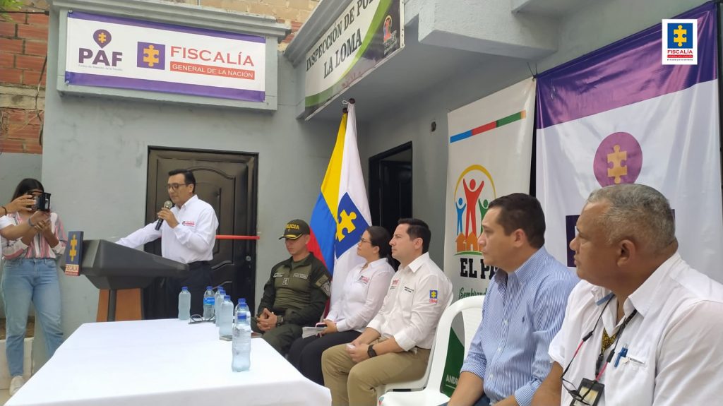 En la fotografía aparece el director seccional Cesar, acompañado de las autoridades de El paso (Cesar) en la inauguración del punto PAF.