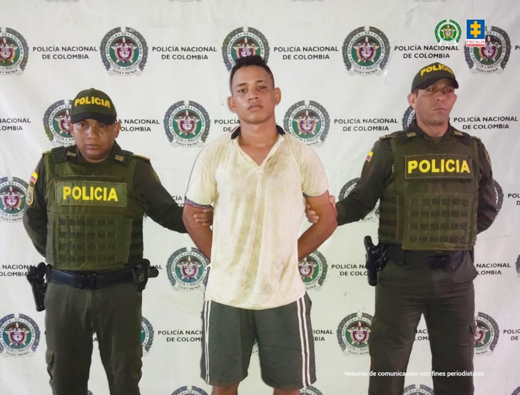 Dos uniformados custodian al procesado alias Machoman.