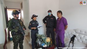 Durante el allanamiento a su apartamento fueron incautados elementos quirúrgicos para realizar cirugías y una habitación habilitada como quirófano