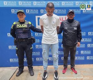 Fiscal Mancera, Fiscal Martha Mancera, Martha Mancera Juan Fernando Cuesta Congote, alias Juan Chope, aparece en la foto con funcionarios del CTI y la Policía y atrás el pendón de la Fiscalía.NOTA CONFIDENCIAL DE LA FISCALIA GENERAL DE LA NACIÓN: Este mensaje (incluyendo cualquier anexo) contiene información confidencial y se encuentra protegido por la Ley. Sólo puede ser utilizada por la persona o compañía a la cual está dirigido. Si usted no es el receptor autorizado, o por error recibe este mensaje, favor borrarlo inmediatamente. Cualquier retención difusión, distribución, copia o toma cualquier acción basado en ella, se encuentra estrictamente prohibido. NOTA CONFIDENCIAL DE LA FISCALIA GENERAL DE LA NACIÓN: Este mensaje (incluyendo cualquier anexo) contiene información confidencial y se encuentra protegido por la Ley. Sólo puede ser utilizada por la persona o compañía a la cual está dirigido. Si usted no es el receptor autorizado, o por error recibe este mensaje, favor borrarlo inmediatamente. Cualquier retención difusión, distribución, copia o toma cualquier acción basado en ella, se encuentra estrictamente prohibido.