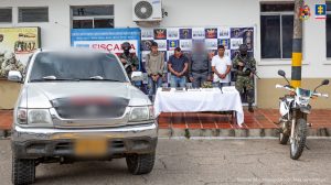 El material incautado se encuentra junto con los judicializados y servidores del Cuerpo Técnico de Investigación CTI y Gaula del Ejército Nacional.