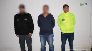 El imputado se encuentra en custodia por un servidor del Cuerpo Técnico de Investigación (CTI) y un uniformado de la Policía Nacional. 