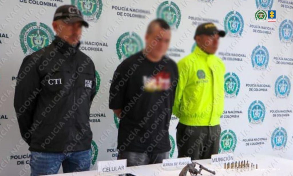 Norberto Antonio López Úsuga fue enviado a la cárcel luego de que, en allanamiento, en el sector Cuba (Pereira), al parecer le fuera hallado un revólver calibre 38, con cartuchos.