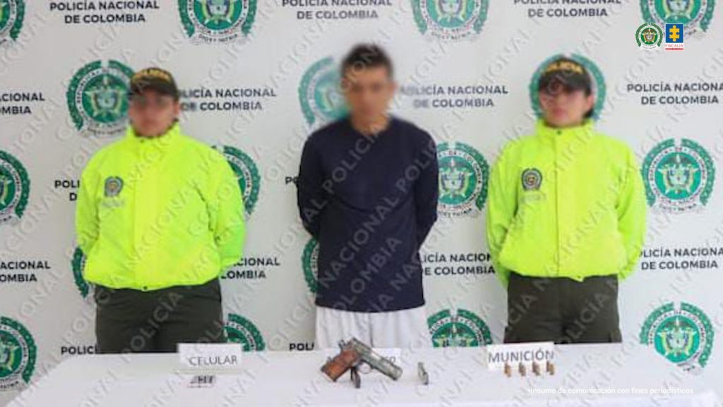 En el barrio El Rosal (Pereira), Ómar Steven Álvarez Marín fue sorprendido, al parecer, portando una pistola calibre .45, proveedores y cartuchos