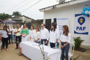 En la foto  una casa blanca de dos pisos donde queda ubicado el nuevo Punto de Atención de la Fiscalía PAF que fue inaugurado en Guatapé, Antioquia.