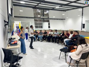  En la foto aparece los servidores de la Fiscalía General de la Nación capacitando a los funcionarios de las otras entidades.