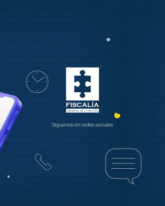 Pieza gr&aacute;fica de cierre institucional de la Fiscal&iacute;a General de la Naci&oacute;n que incluye el logotipo oficial y el mensaje &ldquo;S&iacute;guenos en redes sociales&rdquo;, invitando a la ciudadan&iacute;a a mantenerse informada a trav&eacute;s de los canales digitales de la entidad como parte de su estrategia de comunicaci&oacute;n y transparencia.