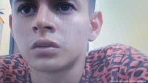 En la foto está el rostro del condenado durante las audiencias preliminares realizadas de manera virtual
