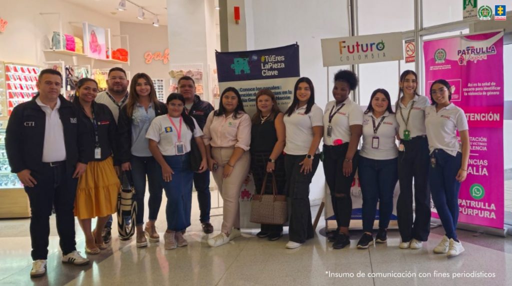 Con el propósito de acercar la oferta institucional a la comunidad y fortalecer la confianza ciudadana, la Fiscalía General de la Nación realizó una jornada pedagógica en un centro comercial de Santa Marta (Magdalena), orientada a divulgar los canales de atención y la línea de denuncia contra la violencia de género.