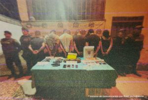 En la foto aparecen 4 procesados de los seis detenidos en La Dorada (Caldas) señalados de un hurto a una vivienda.