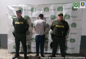 Luis Fernando Guzmán Tovar, de 25 años, fue afectado con medida de aseguramiento intramuros, por cometer presuntamente hechos de violencia intrafamiliar contra su madre, una mujer de 47 años.
