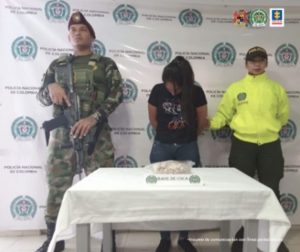 Mary Cecilia Quintero Burgos fue sorprendida transportando base de cocaína en una caneca para envasar combustible