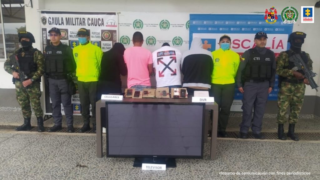 Luego de cometer los hurtos a residencias, los supuestos miembros de la organización delictiva transportaban los elementos hurtados en vehículos y motocicletas.