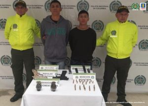 Sebastián Martínez López y Rodrigo Cuetia fueron capturados en flagrancia en posesión de armamento de uso privativo de las Fuerzas Armadas