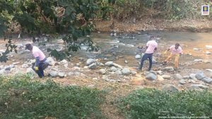 En las imágenes aparecen los indiciados realizando labores de limpieza y descontaminación del río Grande de Caloto, Cauca