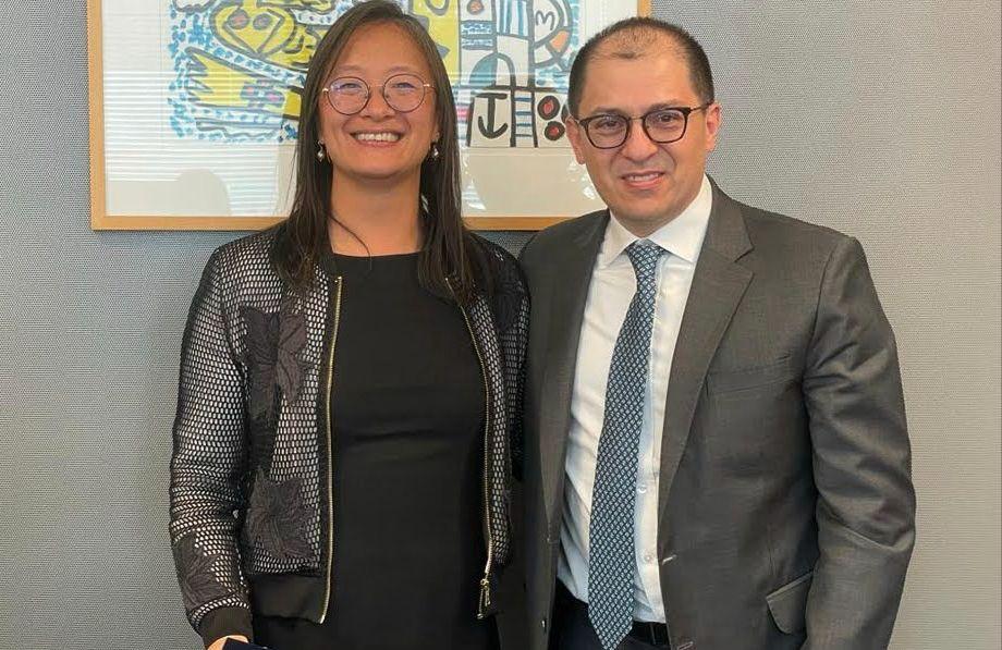 Se ve al fiscal Francisco Barbosa junto con la Procuradora General de los Países Bajos.