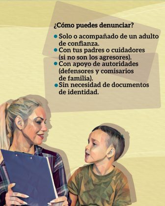 La imagen muestra un fondo color beige claro con un recuadro translúcido en tonos marrones donde está escrito un texto en español con puntos azules al inicio de cada línea. El texto dice: ¿Cómo puedes denunciar? Solo o acompañado de un adulto de confianza. Con tus padres o cuidadores (si no son los agresores). Con apoyo de autoridades (defensores y comisarios de familia). Sin necesidad de documentos de identidad. En la parte inferior izquierda, se ve a una mujer joven con cabello rubio recogido, vestida con una camisa a cuadros y sosteniendo una carpeta azul, mirando y sonriendo a un niño pequeño, que también la mira. El niño tiene el cabello corto y lleva puesta una camiseta verde oliva. La imagen parece estar diseñada para informar a los niños o jóvenes sobre cómo pueden denunciar situaciones de abuso o agresión. El estilo visual tiene un efecto artístico que parece un dibujo o pintura digital. ¿Quieres que te ayude con algo más relacionado con esta imagen?