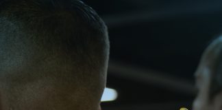 Un nuevo modelo, una investigación más fuerte del CTI La fotografía muestra la parte trasera de dos personas vestidas con chaquetas del Cuerpo Técnico de Investigación (CTI) de la Fiscalía General de la Nación. En la prenda se observan claramente las letras “CTI” y el logo institucional de la Fiscalía. Sobre la imagen aparece un mensaje en letras destacadas: “Un nuevo modelo, una investigación más fuerte del CTI”. En la esquina superior izquierda se encuentra el logotipo oficial de la Fiscalía, y en la parte superior derecha un ícono con un micrófono y la etiqueta #VocesFiscalía, que identifica el contenido como parte de una campaña comunicativa.