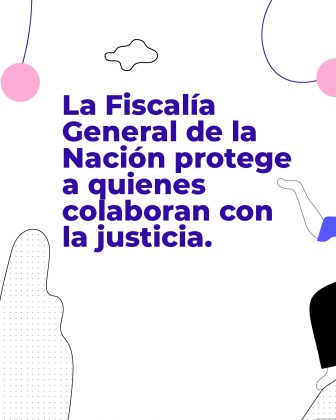 La imagen tiene un fondo blanco con formas abstractas en rosa, negro y azul, junto con líneas curvas y puntos decorativos. En el centro se encuentra el texto principal en letras grandes y de color azul oscuro. Texto literal de la imagen: La Fiscalía General de la Nación protege a quienes colaboran con la justicia.