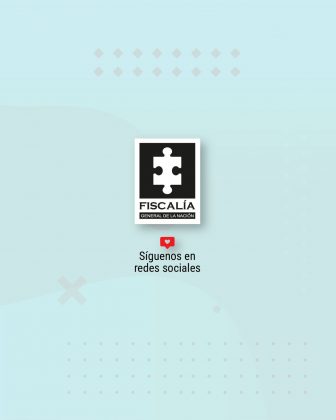 La pieza presenta un diseño minimalista y limpio, con un fondo en tonos celestes degradados que transmiten serenidad y profesionalismo. En el centro superior destaca el logotipo oficial de la Fiscalía General de la Nación, enmarcado sobre un recuadro blanco con sombra sutil para generar profundidad. Debajo del logotipo, un ícono de corazón dentro de un cuadro rojo —símbolo clásico de interacción en redes sociales— resalta visualmente y dirige la atención hacia el llamado a la acción. Pequeños elementos gráficos como cruces y puntos distribuidos a lo largo del fondo aportan textura sin distraer del mensaje principal. Textos literales: “Fiscalía General de la Nación Síguenos en redes sociales.”