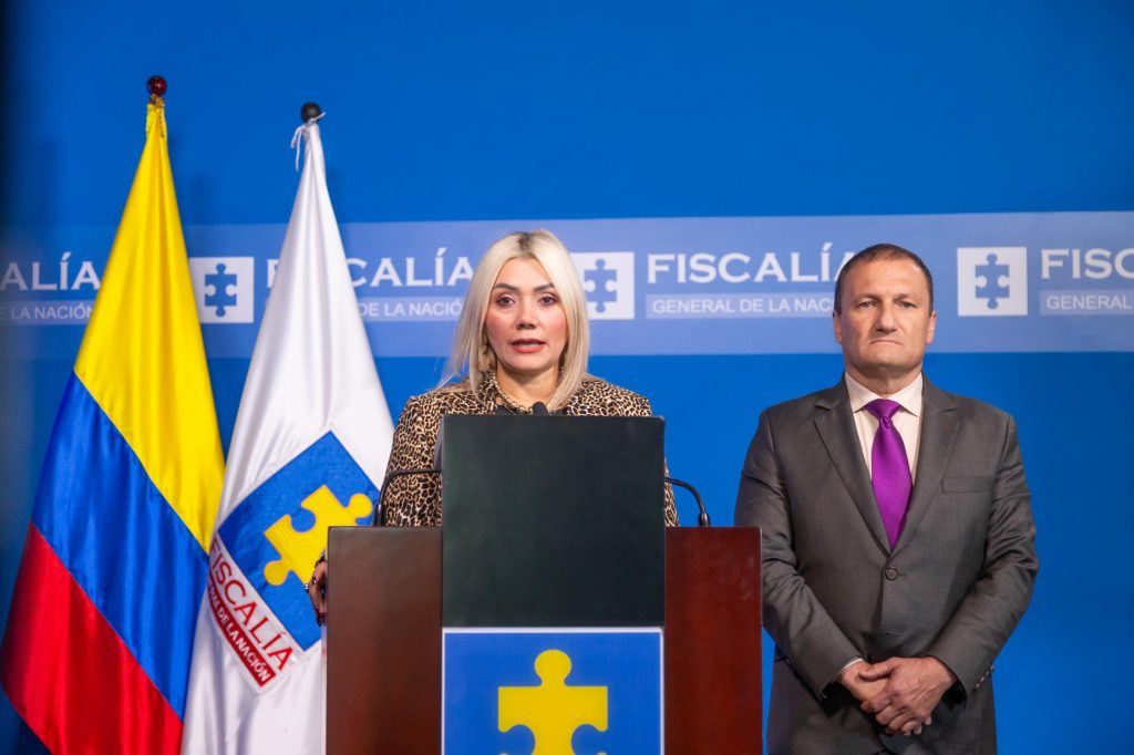 En la imagen se ve a la Directora especializada contra el Lavado de Activos, Sandra Mesa; y el director especializado de Extinción del Derecho de Dominio, Ivan Caro.