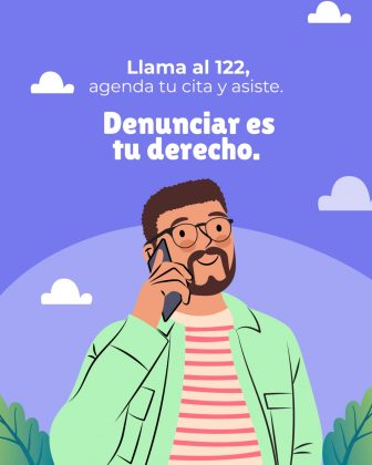 La imagen es un afiche informativo con fondo morado y elementos decorativos como nubes blancas, que transmiten un tono cercano y positivo. En la parte superior aparece el mensaje principal en letras blancas y claras: &ldquo;Llama al 122, agenda tu cita y asiste.&rdquo; Debajo, en un tama&ntilde;o mayor y con &eacute;nfasis, se destaca la frase: &ldquo;Denunciar es tu derecho.&rdquo; En la parte central e inferior se observa la ilustraci&oacute;n de un hombre adulto con barba, gafas y expresi&oacute;n tranquila. Viste una chaqueta verde clara sobre una camiseta a rayas y sostiene un tel&eacute;fono celular junto a su o&iacute;do, lo que representa la acci&oacute;n de realizar la llamada. El personaje aparece rodeado de un entorno sencillo y amigable, con plantas y formas suaves en la parte inferior, reforzando la idea de accesibilidad y acompa&ntilde;amiento institucional. En conjunto, la imagen invita de manera clara y directa a llamar a la L&iacute;nea 122 de la Fiscal&iacute;a, agendar la cita y asistir, resaltando que denunciar es un derecho de todas las personas, con un mensaje de empoderamiento y confianza para la ciudadan&iacute;a.