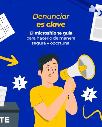 Imagen con fondo azul. En la parte superior central aparece el texto en letras amarillas: &ldquo;Denunciar es clave&rdquo;. Debajo, en letras blancas, se lee: &ldquo;El micrositio te gu&iacute;a para hacerlo de manera segura y oportuna.&rdquo; En el centro de la imagen se observa una ilustraci&oacute;n de una persona sosteniendo un meg&aacute;fono de color blanco y amarillo, orientado hacia el lado derecho. La figura viste una camiseta amarilla. Alrededor se distribuyen varios elementos gr&aacute;ficos: flechas amarillas, s&iacute;mbolos de advertencia con signo de exclamaci&oacute;n y hojas de papel ilustradas con l&iacute;neas y cuadros. En la parte inferior izquierda se aprecia parcialmente una urna de votaci&oacute;n de color gris con texto blanco incompleto. La composici&oacute;n mantiene una paleta de colores azul, amarillo y blanco, con un dise&ntilde;o gr&aacute;fico institucional y estilo ilustrado.