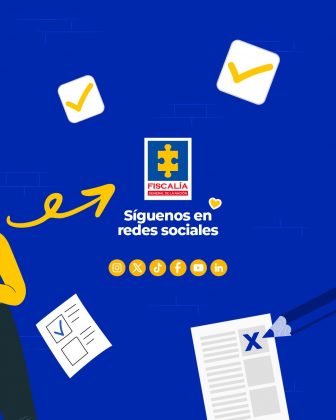 Imagen con fondo azul. En el centro se encuentra el logotipo de la Fiscal&iacute;a General de la Naci&oacute;n, compuesto por una pieza de rompecabezas amarilla sobre fondo azul y el texto &ldquo;Fiscal&iacute;a General de la Naci&oacute;n&rdquo; en la parte inferior. Debajo del logo aparece el texto en letras blancas: &ldquo;S&iacute;guenos en redes sociales&rdquo;, acompa&ntilde;ado de un peque&ntilde;o &iacute;cono de coraz&oacute;n amarillo. En la parte inferior central se muestran &iacute;conos circulares de redes sociales en color amarillo, correspondientes a Instagram, X, TikTok, Facebook, YouTube y LinkedIn. En la parte superior y alrededor del centro se observan elementos gr&aacute;ficos decorativos: casillas blancas con marcas de verificaci&oacute;n amarillas, flechas curvas amarillas y peque&ntilde;os &iacute;conos. En la parte inferior izquierda y derecha aparecen hojas de papel ilustradas, una con una marca de verificaci&oacute;n y otra con una &ldquo;X&rdquo; azul. La imagen utiliza una paleta de colores azul, blanco y amarillo, con ilustraciones planas y dise&ntilde;o institucional.