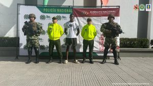 Fiscal Martha Mancera, Martha Mancera, Fiscal Mancera En la imagen aparece el investigado acompañado de dos servidores de la Sijín de la Policía y dos soldados.