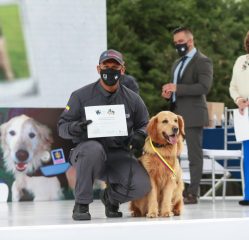 Ceremonia de jubilación de caninos