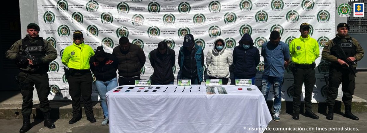 En las fotos aparece el material incautado y los capturados por microtráfico mediante la modalidad de entregas a domicilio en Soacha y Yacopí (Cundinamarca).